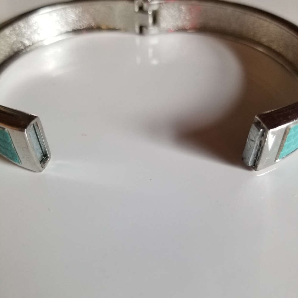 Turquoise faux moc croc magnetic bangle bracelet - Picture 3 of 8